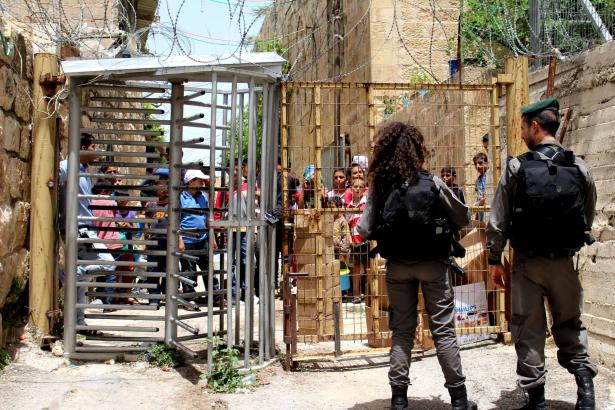 اعتقال 14 مشتبهًا من البلاد والضفة الغربية بشبهة الاحتيال والرشوة و التجارة بتصاريح العمل