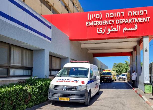 اصابة خطيرة لرجل باصطدام سيارة بحصان قرب عرعرة النقب