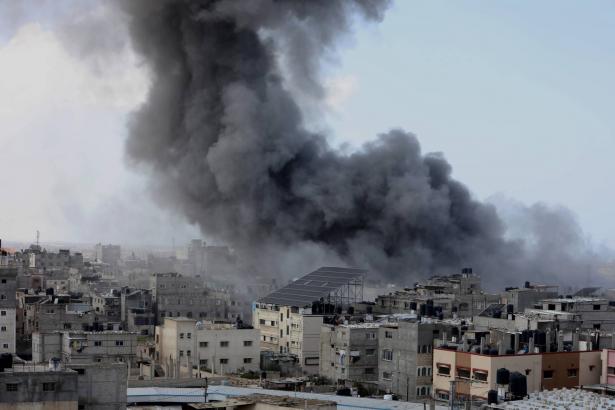 اليوم 140 من الحرب على غزة| غارات عنيفة على رفح والأزمة الانسانية تتفاقم