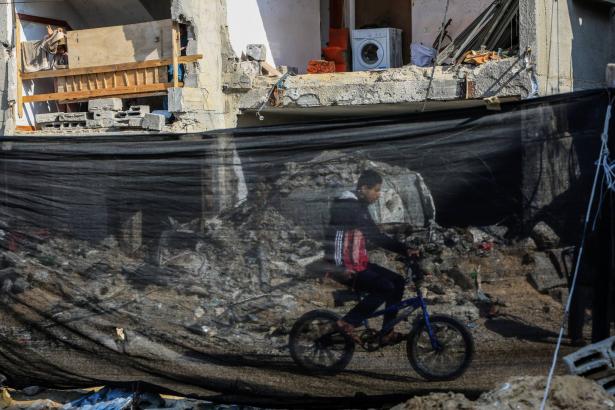 حرب غزة لليوم ال147| غارات عنيفة على جباليا واشتباكات في خانيونس