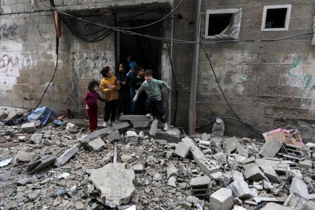 الحرب على غزة لليوم ال143| المجازر مستمرة واشتباكات في خانيونس