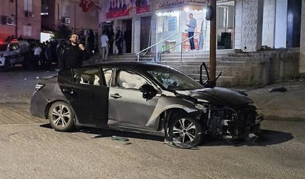 الجريمة والعنف | إصابة شاب بجراح خطيرة بانفجار مركبة في طمرة ومُصاب بإطلاق نار في كفر برا