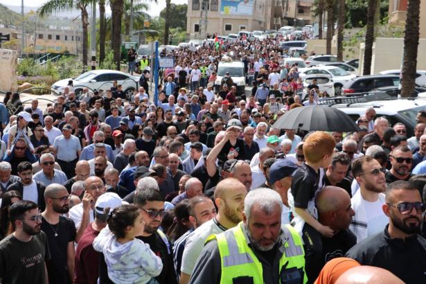 مشاركة واسعة في المسيرة الشعبية في دير حنا إحياءً لذكرى يوم الأرض الخالد