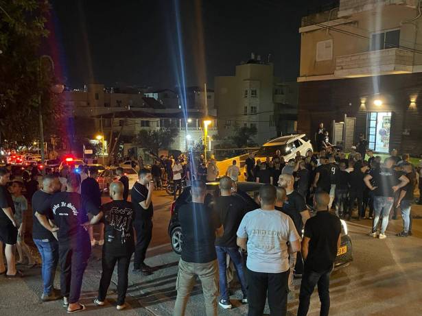 الجريمة والعنف| قتيلان وإصابة خطيرة جراء تبادل إطلاق نار في شفاعمرو