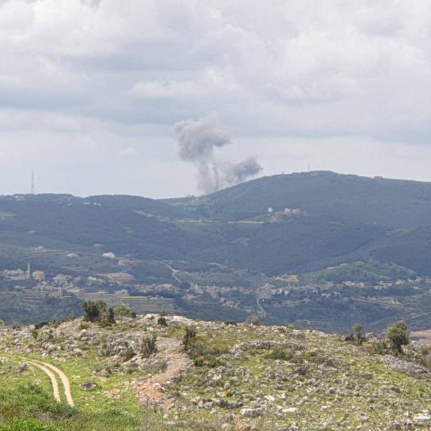 تطورات جنوب لبنان | الجيش يغير على مواقع بجنوب لبنان، وحزب الله يستهدف مواقع إسرائيلية