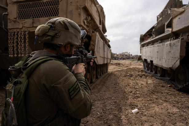 بعد استهداف موظفين من لجنة دولية إغاثية الجيش الإسرائيلي يقيل قائد لواء 