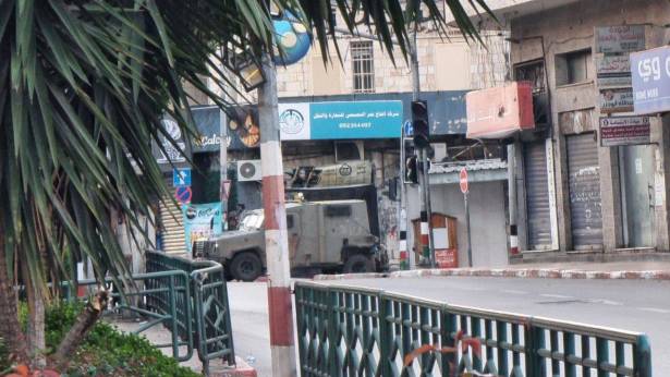 من اقتحام نابلس صباح الاثنين