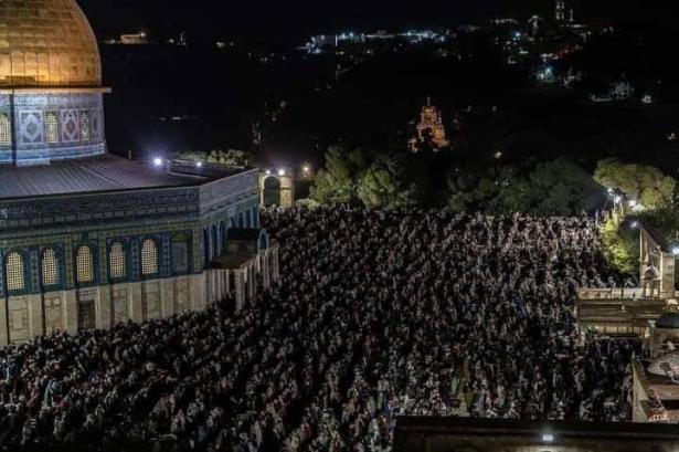200 ألف مصلّي أحيوا ليلة الـ27 من رمضان في المسجد الأقصى المّبارك