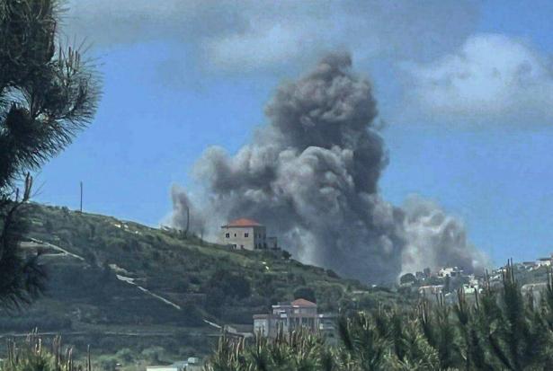 قصف متبادل وتبادل لإطلاق النار على الحدود بين إسرائيل ولبنان