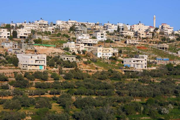 وكالة وفا: مستوطن يختطف طفلاً من حوسان غرب بيت لحم بالضفة