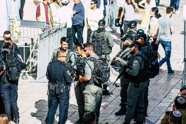 تزامنًا مع الجمعة الثالثة من شهر رمضان المبارك،  الشرطة تنوي نشر حوالي 3000 من عناصرها في القدس