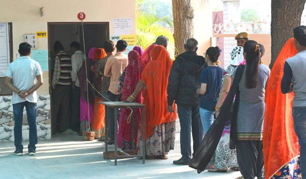 الهند بدأت التصويت في أضخم انتخابات بالعالم
