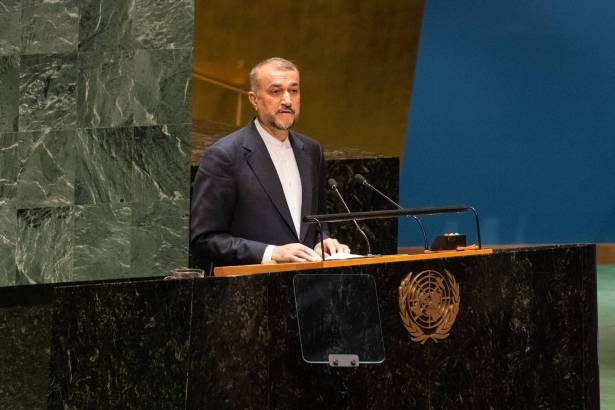 عبد اللهيان: المسيرات المستخدمة بهجوم أصفهان تشبه 