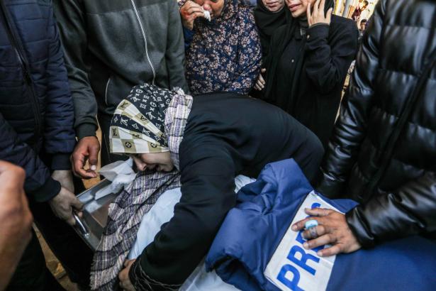 تقرير: ارتفاع عدد ضحايا الصّحافة  إلى 127 منذ بدء الحرب
