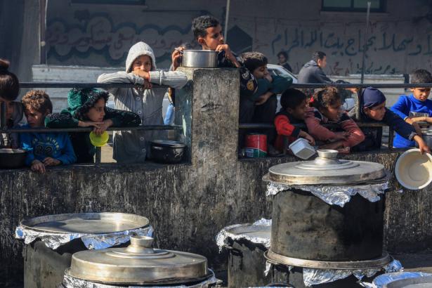 الحرب في يومها الـ184 |  نصف سكان غزة معرضون لخطر مجاعة وشيكة