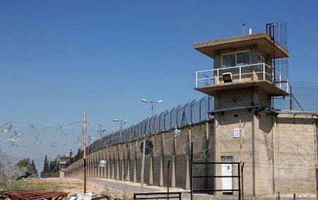 نادي الأسير: غالبية المفرج عنهم من سجون إسرائيل يعانون صحيًا