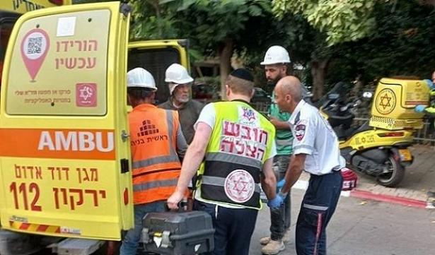 وفاة عامل في حادث انهيار جدار خلال ترميم منزل بالقرب من تل ابيب