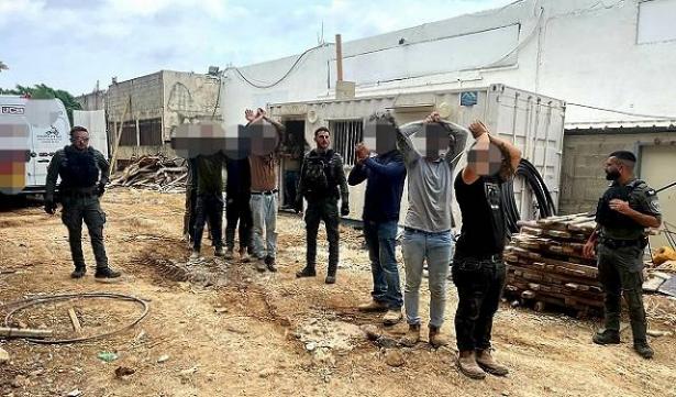 الشرطة الإسرائيلية تعتقل 9 عمال من الضفة الغربية في جديدة المكر