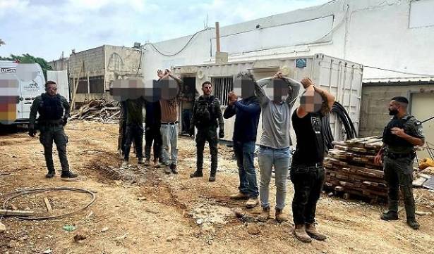 الشرطة الإسرائيلية تعتقل 9 عمال من الضفة الغربية في جديدة المكر