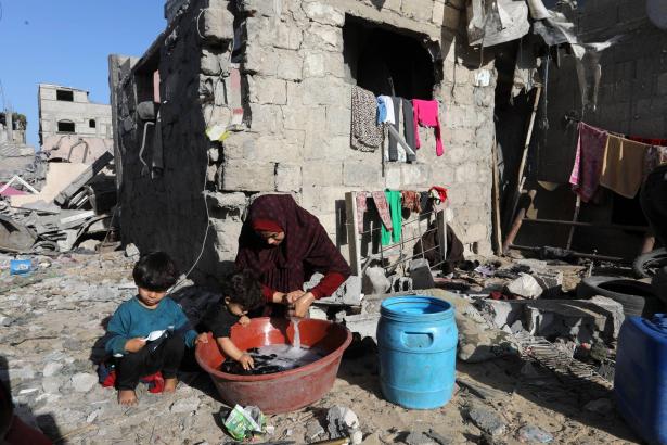 بلدية غزة: التحذير من انتشار الأوبئة نتيجة لتسرب مياه الصرف الصحي وتراكم النفايات