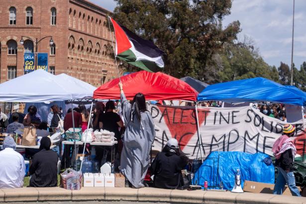 الشرطة الأميركية تقتحم جامعة كاليفورنيا لفض اعتصام مؤيد لفلسطين