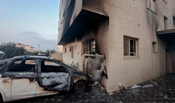 حريق يلتهم أربع سيارات في قرية جت بمنطقة المثلث