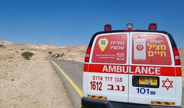 إصابة طفل بجراح حرجة في حادث طرق بالنقب