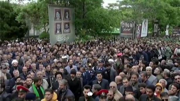 إيران| بدء مراسم تشييع رئيسي ووزير الخارجية ومرافقيهم في مدينة تبريز