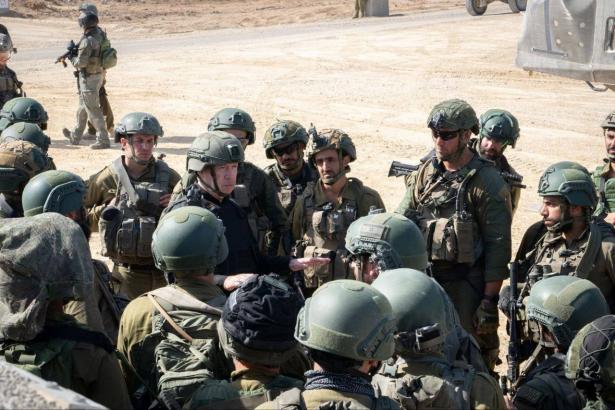 ضباط إسرائيليون يتوجهون إلى فيتنام وفرنسا لتعزيز التدريب العسكري