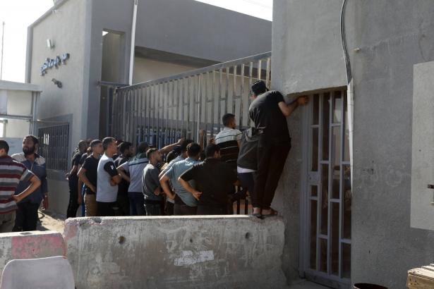 الحرب في يومها ال244 | فلسطينيون يتسللون إلى معبر كرم أبو سالم