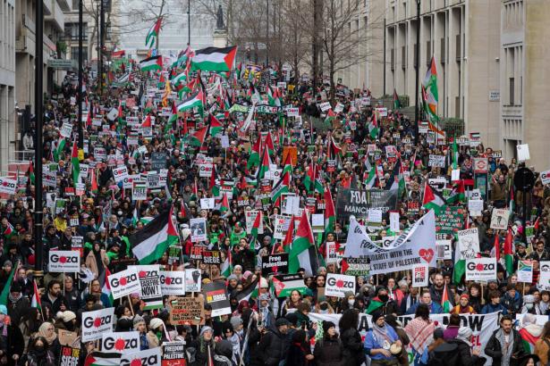 اليونان تطالب بترحيل 9 متظاهرين داعمين لفلسطين
