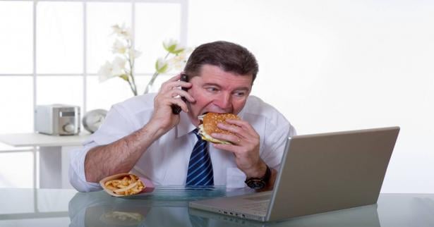 جودة أعلى وكميات أقل.. لماذا يجب أن نأكل في المنزل؟