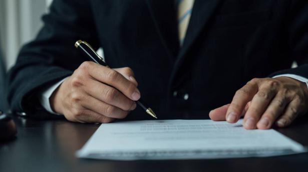 ميكي ليفي: مكافحة الجريمة تتطلب عملا متناغمًا بين كافة مستويات الدولة، مثل سلطة الضرائب والشرطة