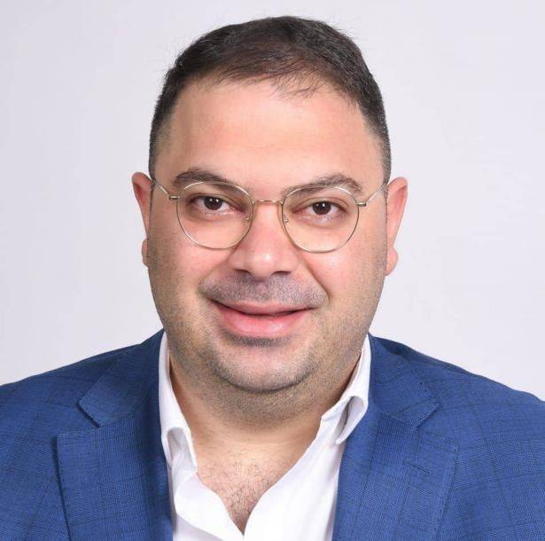 أمير بشارات - مواقع التواصل  