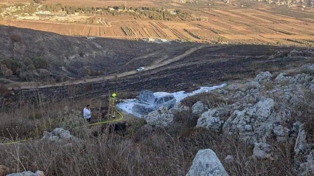 المركبة بعد إضرام النار فيها - وسائل التواصل