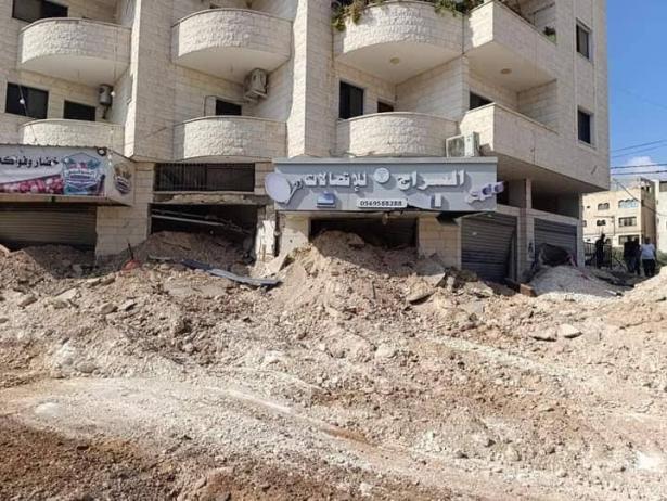 فرق الطوارئ تزيل آثار الاجتياح الإسرائيلي في جنين وطولكرم