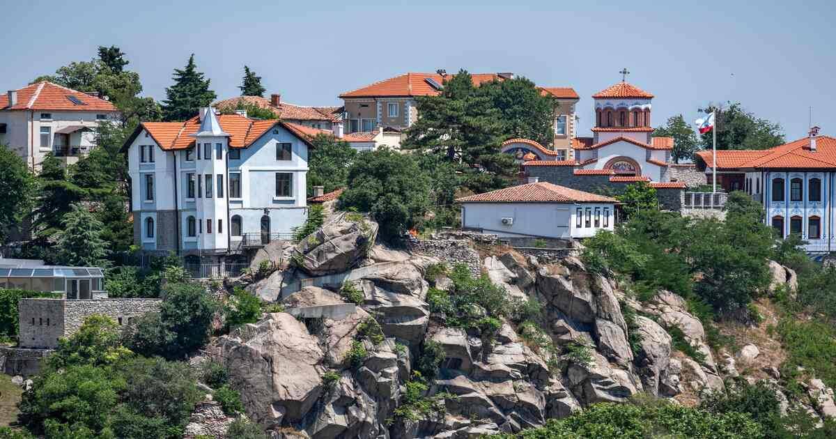 shutterstock - stoyanh
