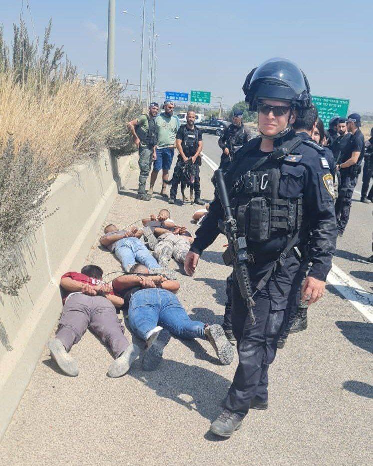 من الاعتقال على شارع 6 - تصوير الشرطة  