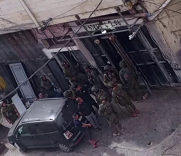 من مخيم الفوار جنوب الخليل - شهود عيان  