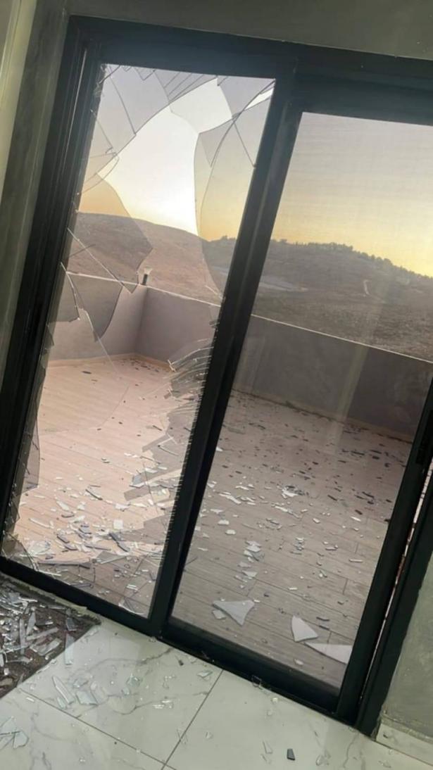 سقوط صاروخ في قرية شقبا يخلف أضرارًا في المنازل وأشجار الزيتون