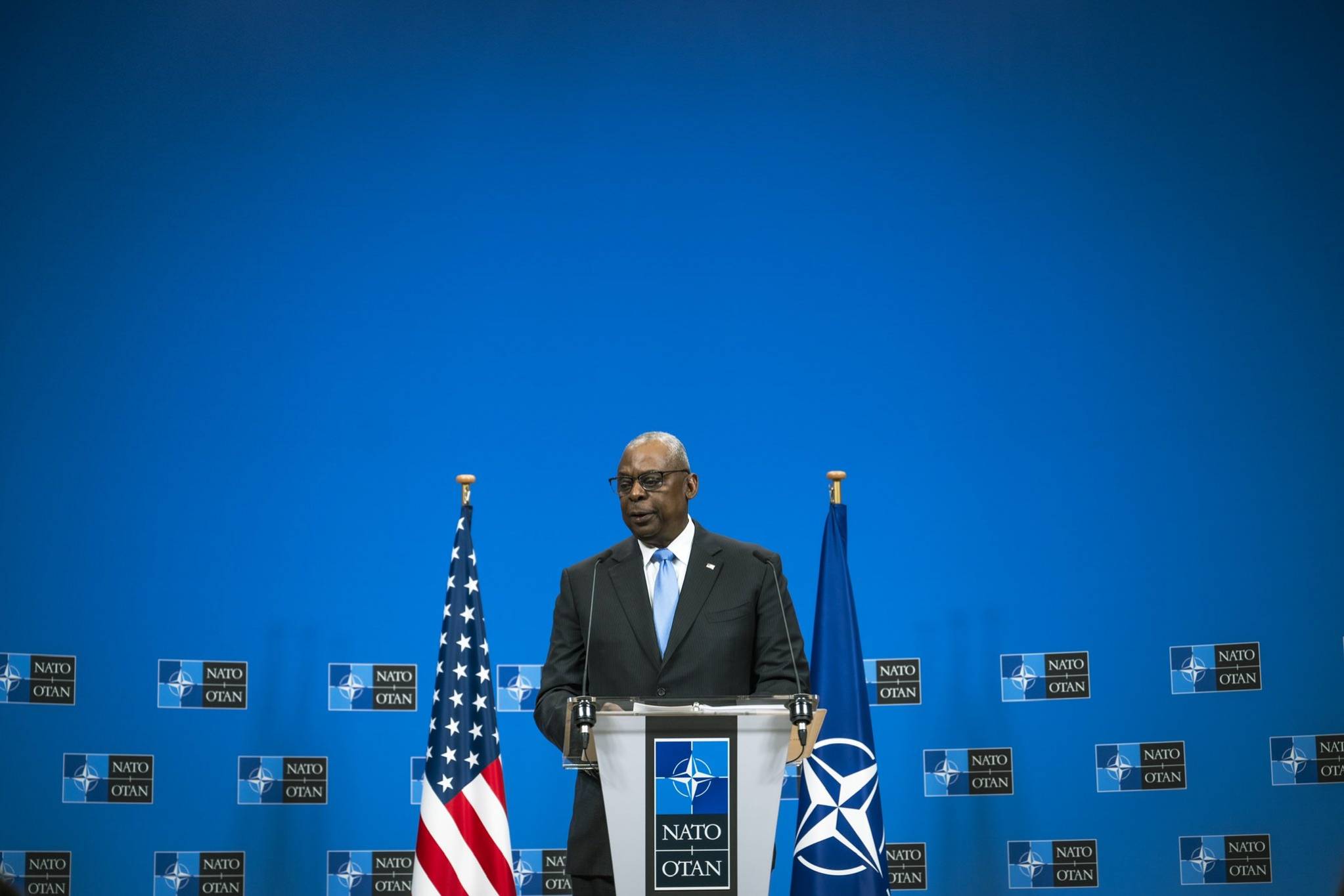 وزير الدفاع الأمريكي-وسائل تواصل 