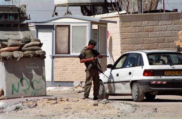حافظ أبو صبرة: كل منطقة في نابلس تحولت إلى سجن كبير.. وجدول عمل الموظفين يتغير حسب الإغلاقات