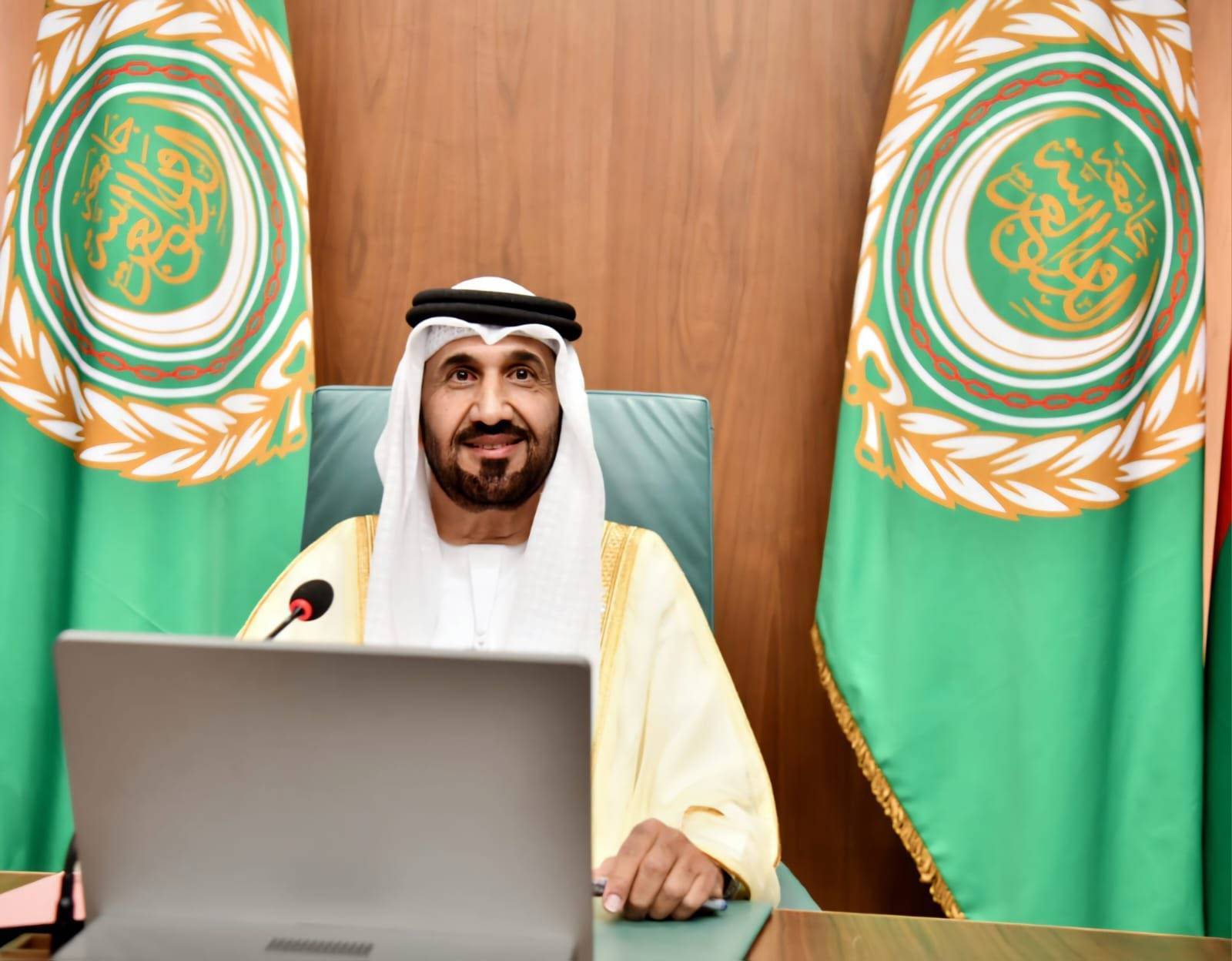 رئيس البرلمان العربي -وسائل تواصل