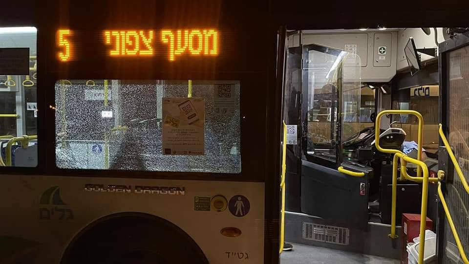 تكسير الحافلات-وسائل تواصل 