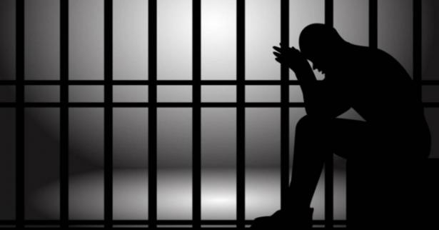 أم تايلاندية تضع ابنها في زنزانة حديدية: قرار صادم يثير الجدل!