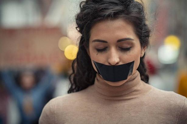 نسرين طبري: العالم يناهض العنف ماعدا الإبادة.. ويجرمه ضد النساء ما عدا الفلسطينيات