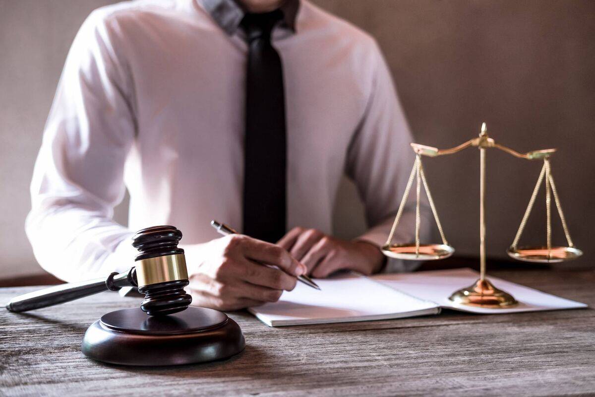 علاء محاجنة: منع تمويل الدفاع القضائي هو محاولة لتقويض السلطة وتطويعها سياسيًا