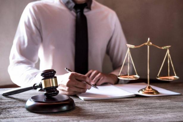 علاء محاجنة: منع تمويل الدفاع القضائي هو محاولة لتقويض السلطة وتطويعها سياسيًا
