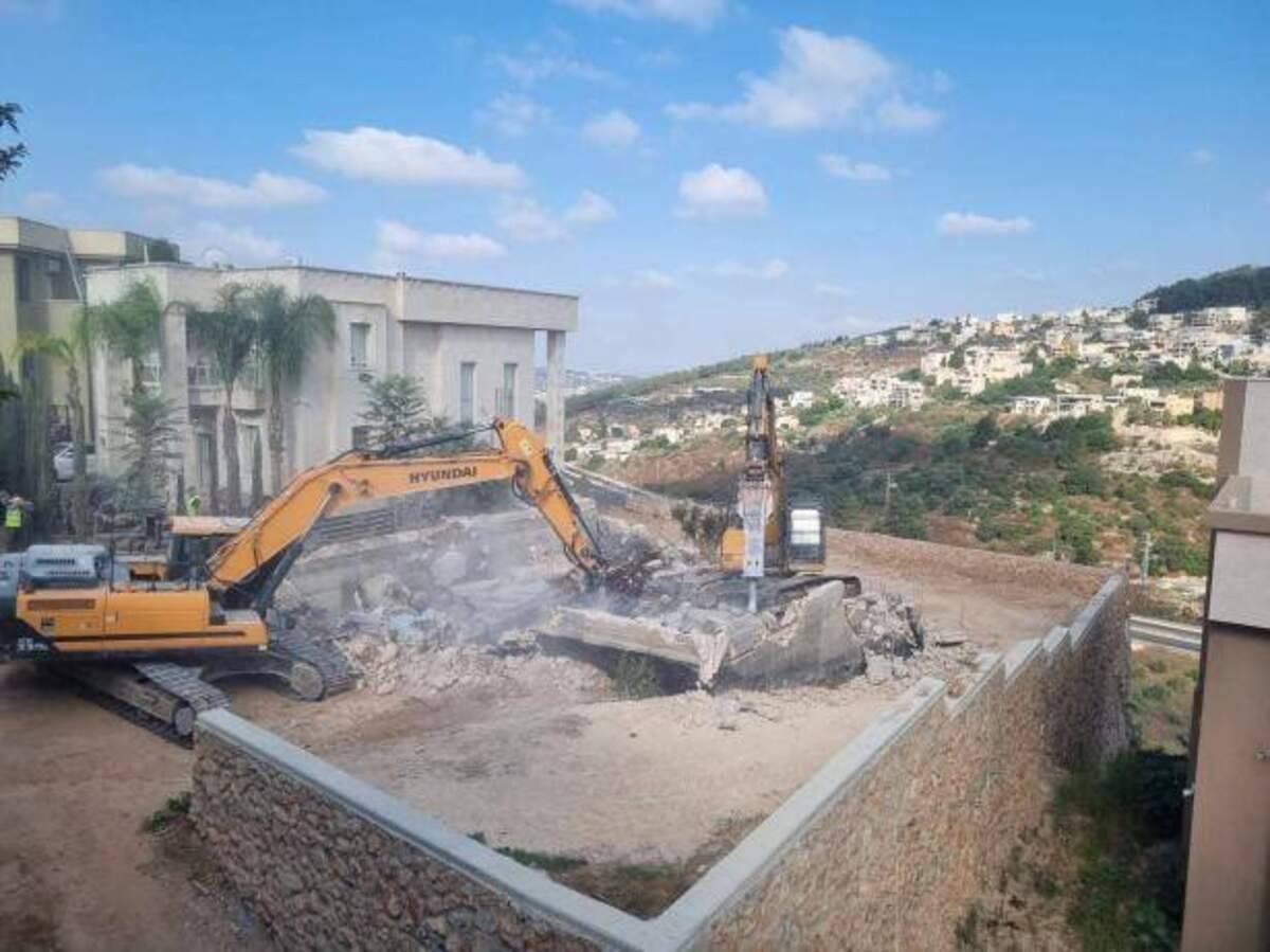 رئيس مجلس الرينة يكشف تفاصيل هدم منزل بدون سابق إنذار