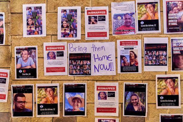 أسماء المحتجزين الأحياء والأموات حجر عثرة في اتفاق غزة